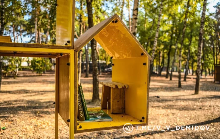 В Центральном парке появились новые кормушки для птиц